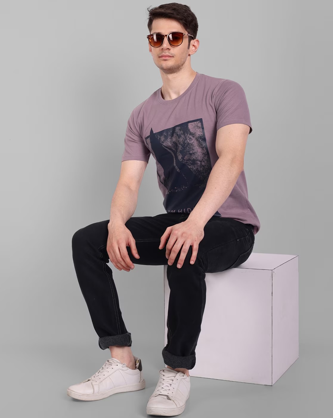 Graphic Print Round-Neck Slim Fit T-Shirt - Image 4