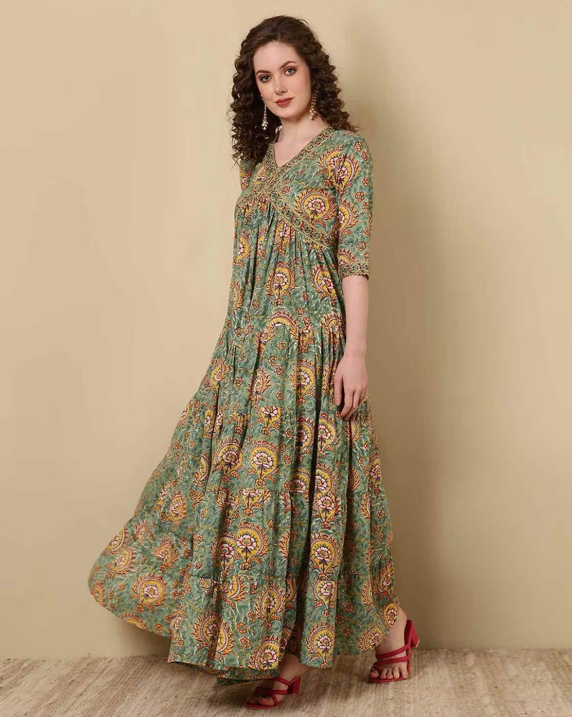 Women Printed Flared Kurta with 3/4th Sleeves 2